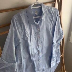 Gap maternity button up blue shirt